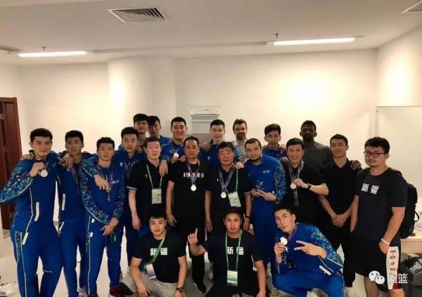 天山腳下,新疆隊長 天山腳下,新疆隊長