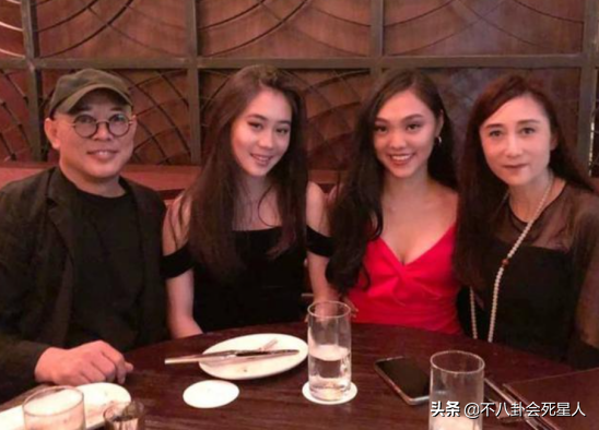 同爸不同命的星二代，成龍兒子開百萬豪車，女兒住百元賓館