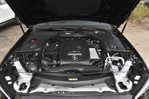 賓士E級PHEV，插電式混合動力，搭載2.0T+9AT，造型年輕時尚
