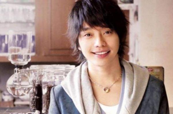 當年紅極一時，如今“消失匿跡”的8位歌手，大都只能縣城商演了