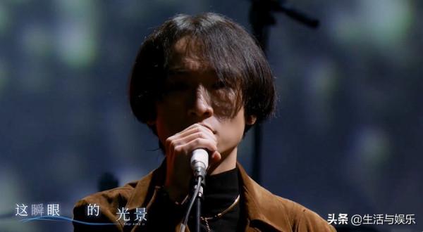 2022跨年晚會紅黑榜：楊冪飛吻成經典，頂流唱歌跑調帶偏專業歌手