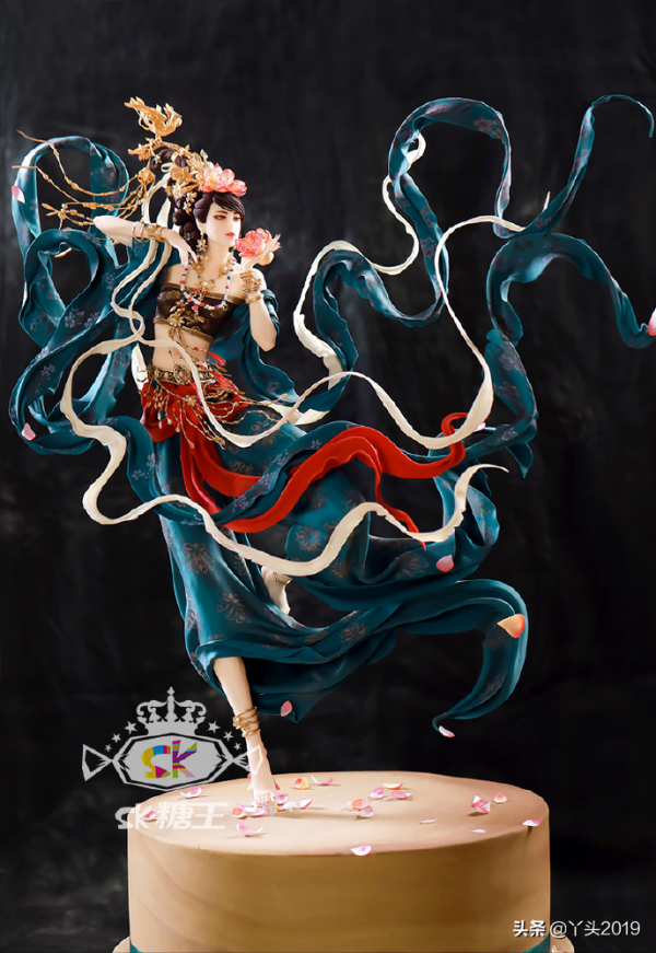 他的翻糖蛋糕驚豔了全世界—“糖王”周毅：翻糖有生命 手藝築匠心