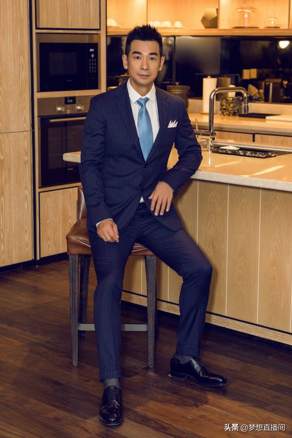 《戰狼三》主演比吳京更讓人驚豔,有網友直呼《戰三》可破70億 《戰狼三》主演比吳京更讓人驚豔,有網友直呼《戰三》可破70億