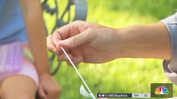 美國孩子感染新冠,家長依然將其送去上課!一週後全校大亂 美國孩子感染新冠,家長依然將其送去上課!一週後全校大亂