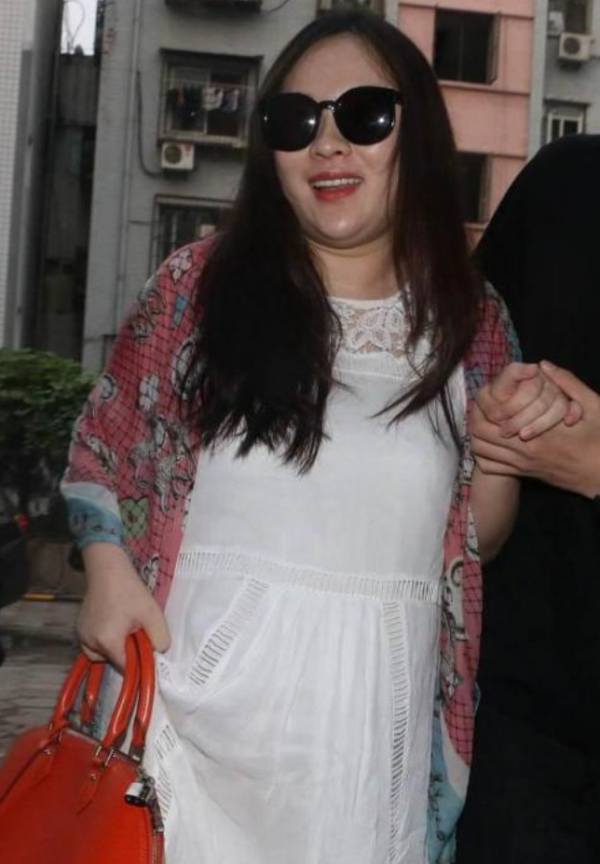 人前體面，人後畸形，這5位瘦成紙片人的明星，比你想象的誇張