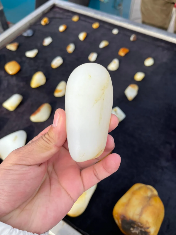 2021翻篇啦 · 如今和田玉石巴扎的行情怎樣