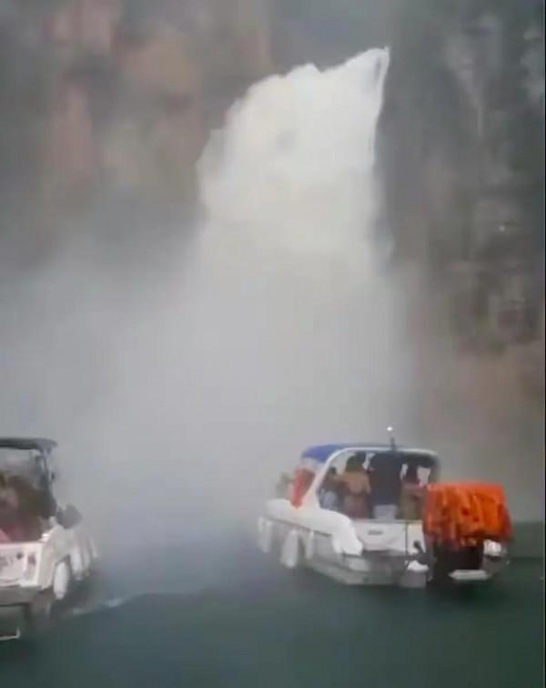 巴西懸崖巨石跌落砸旅遊船，致7死3失蹤