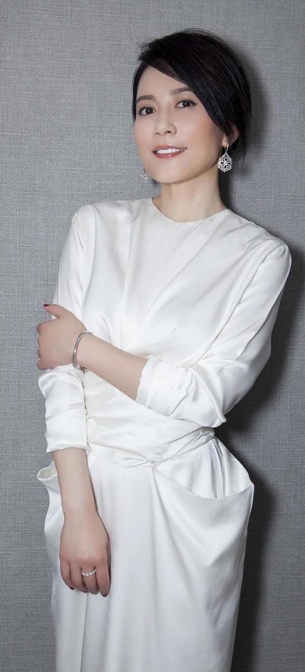 “凍齡女神”俞飛鴻到底有多美