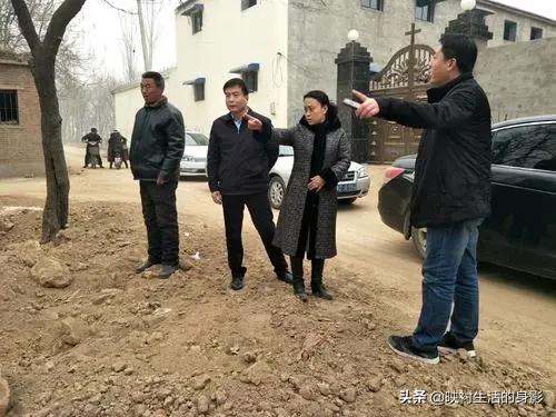 28年前他們將女兒送人,如今年老後卻想找回,因為她現在很有錢 28年前他們將女兒送人,如今年老後卻想找回,因為她現在很有錢