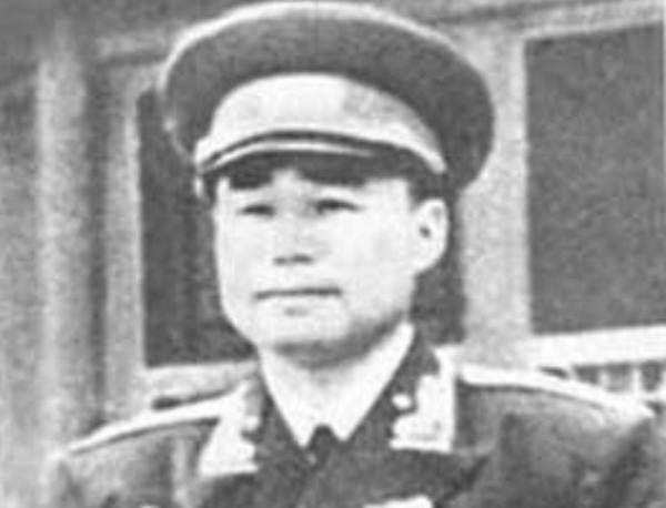 王近山談上甘嶺戰役時潸然淚下,直言:堵槍眼何止一個黃繼光 王近山談上甘嶺戰役時潸然淚下,直言:堵槍眼何止一個黃繼光