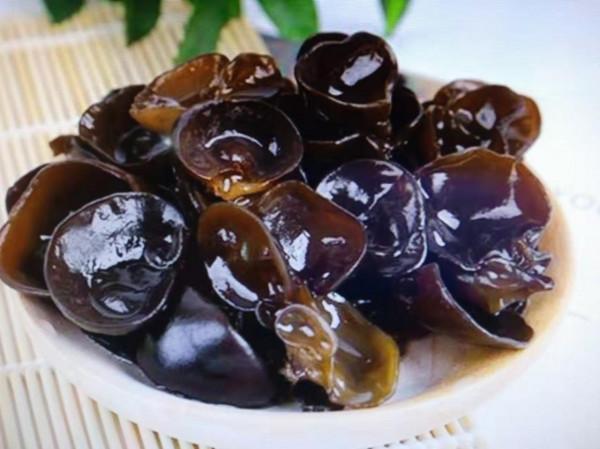 木耳、海帶、雞蛋黃等食物的含鐵量都比紅棗高 補鐵補血快