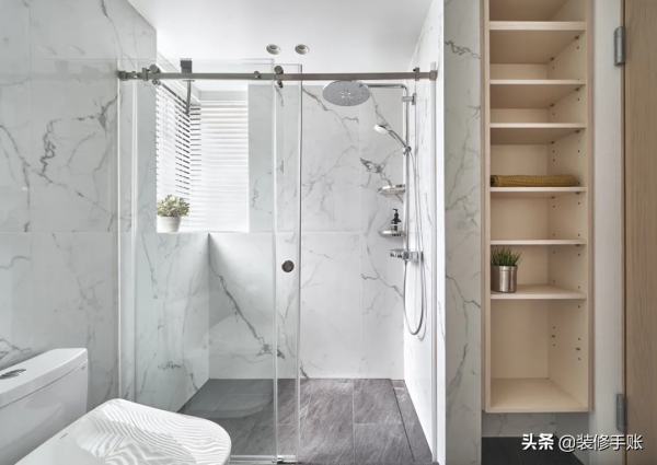 130平三居室,高階灰與原木,滿滿的高階感 130平三居室,高階灰與原木,滿滿的高階感