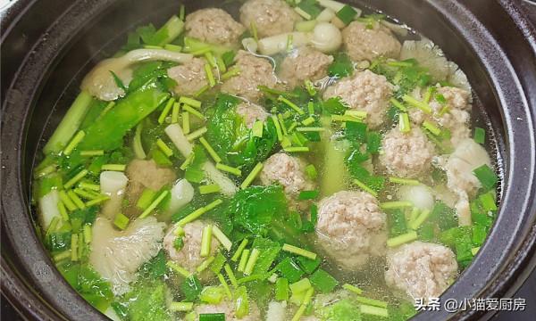 天氣漸冷做一鍋清香味美的菌菇肉丸子湯,營養好吃,喝完渾身舒服 天氣漸冷做一鍋清香味美的菌菇肉丸子湯,營養好吃,喝完渾身舒服
