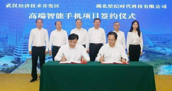 跟著手機企業造車，還是跟著汽車企業造手機，這是常程的問題