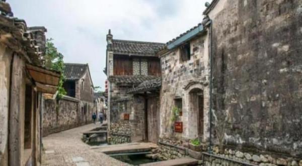 江南藏了個&OpenCurlyDoubleQuote;隱世&rdquo;古鎮，距今已有800年曆史，遊客少消費還低