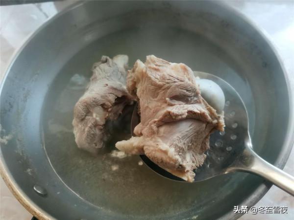 大雪節氣過後，家裡常喝這個湯，滋補健脾開胃，補鈣壯骨身體好