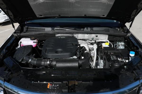 定位中大型SUV，配2&period;0T&plus;四驅&plus;差速鎖！榮威RX8表現如何