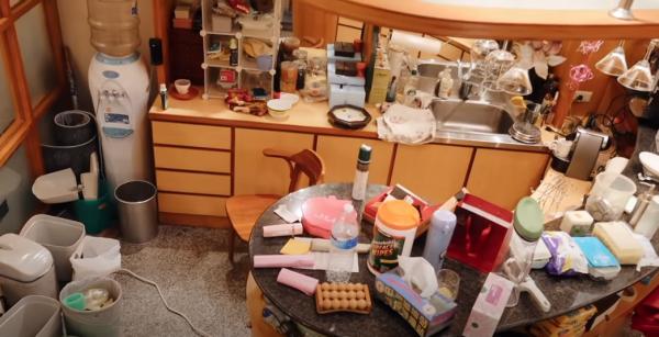 屋主花4.5萬僱12位整理師上門整理，卻依然“整理不到位”？