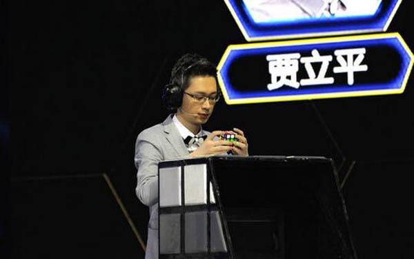 憑《最強大腦》成名，走紅後和妻子離婚，賈立平為何突然涼了？