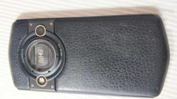 用珠穆朗瑪做名稱，體驗國產二手8848手機，看似高階實際普通