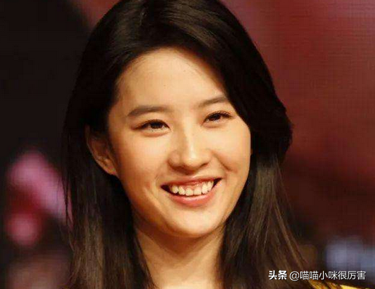 小眼睛塌鼻樑笑露牙齦,五官不端正卻依舊迷人的明星,只服這5位 小眼睛塌鼻樑笑露牙齦,五官不端正卻依舊迷人的明星,只服這5位