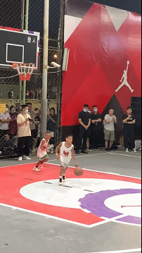 頭盔哥南體打球惡意剪輯的背後，中國到底需要怎樣的草根籃球？