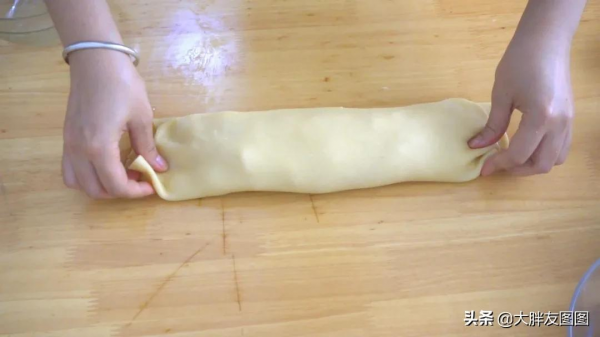 有蘋果嗎?這個食譜值得收藏,秋冬季,誰不愛吃熱乎乎的蘋果卷呢 有蘋果嗎?這個食譜值得收藏,秋冬季,誰不愛吃熱乎乎的蘋果卷呢