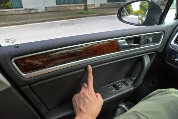 3.0T+8AT+四驅的二手大眾途銳,23.68萬唾手可得 3.0T+8AT+四驅的二手大眾途銳,23.68萬唾手可得