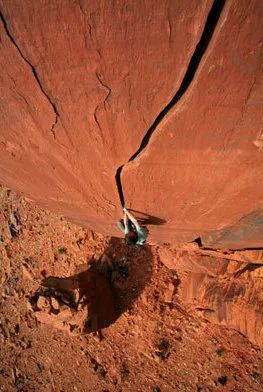 飛“巖”走壁 vs 鬼斧神工 ——探索奧運新專案攀巖 飛“巖”走壁 vs 鬼斧神工 ——探索奧運新專案攀巖