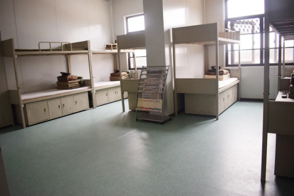 年前搬新家！拆裝式營房，來了