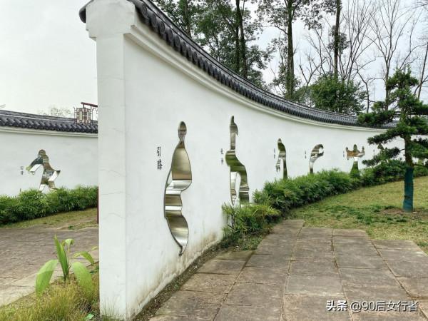 蜀中僅次於青城、峨眉的仙山，曾封山改造多年，重歸後遭遊客吐槽