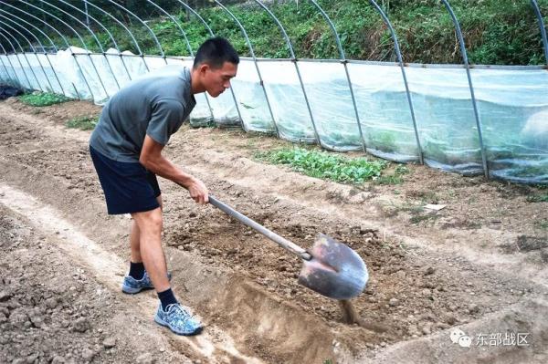 他當兵第二年榮立三等功，這次又連奪3塊金牌