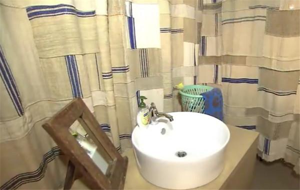 日本小夫妻住70㎡“旗杆房”,室內卻一堵牆都沒有?這能住? 日本小夫妻住70㎡“旗杆房”,室內卻一堵牆都沒有?這能住?