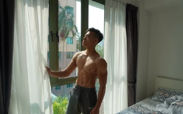 “肌肉奶爸”秀身材，大胸肌、麒麟臂，這樣的奶爸夠型男