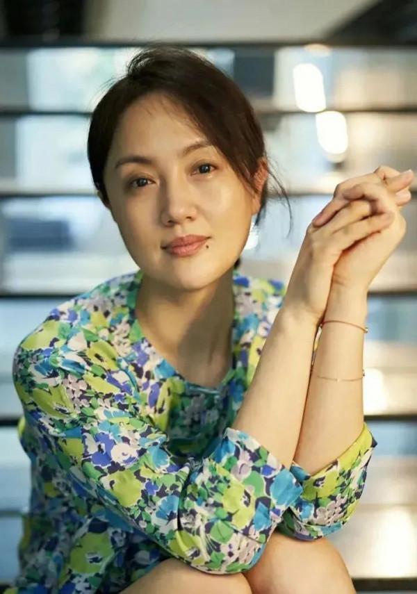 不整容、不遮醜，這些有瑕疵的女明星，個個把瑕疵變特點