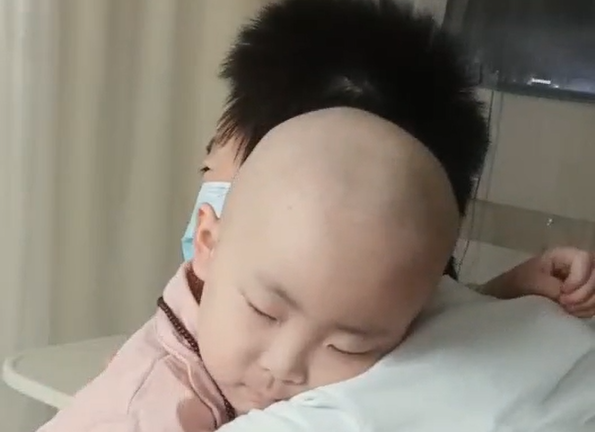 5歲女童苦苦哀求:“媽媽,不要留我一個人!” 5歲女童苦苦哀求:“媽媽,不要留我一個人!”