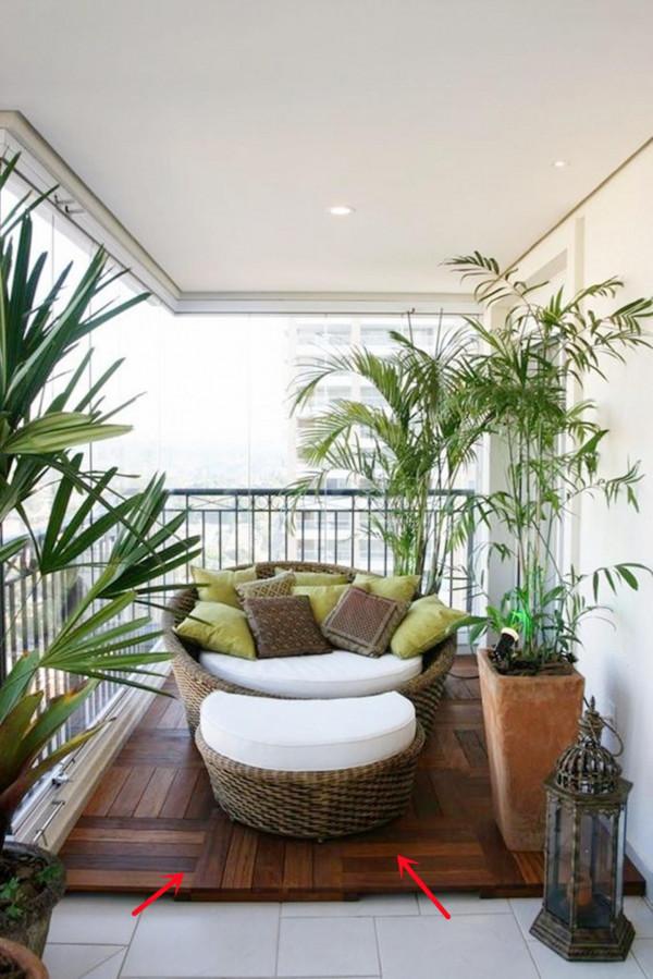 休閒陽臺靠邊抬高,能當沙發能當床,這一小塊地方我能待上一整天 休閒陽臺靠邊抬高,能當沙發能當床,這一小塊地方我能待上一整天