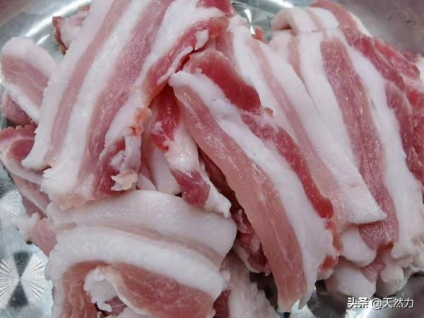 無法超越的五花肉下酒菜,香而不膩,做法簡單,一口一塊真過癮 無法超越的五花肉下酒菜,香而不膩,做法簡單,一口一塊真過癮