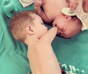 B超嬰兒無四肢,18歲媽媽拒絕墮胎,冒險生子,把孩子養成男子漢 B超嬰兒無四肢,18歲媽媽拒絕墮胎,冒險生子,把孩子養成男子漢