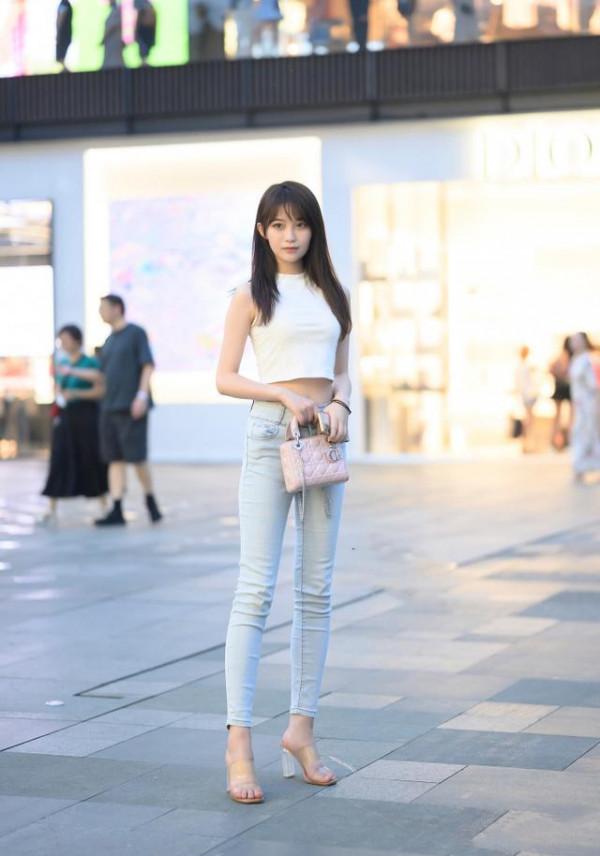 女人要想趕時髦，“秀腰裝”少不了，顯得腿長還很洋氣