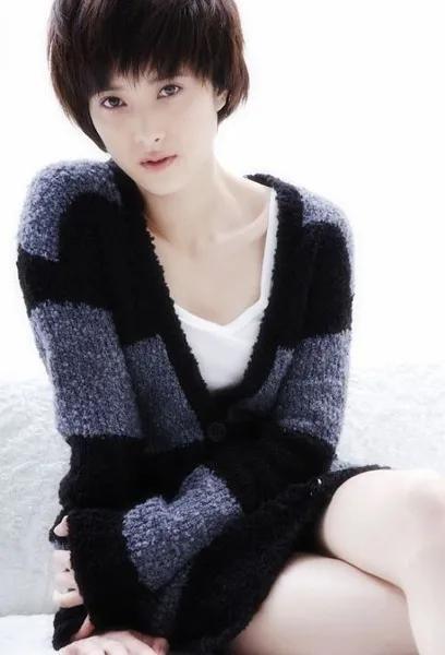 靳東初戀女友：隋俊波一生三段感情，結婚八年，老公身份至今是謎