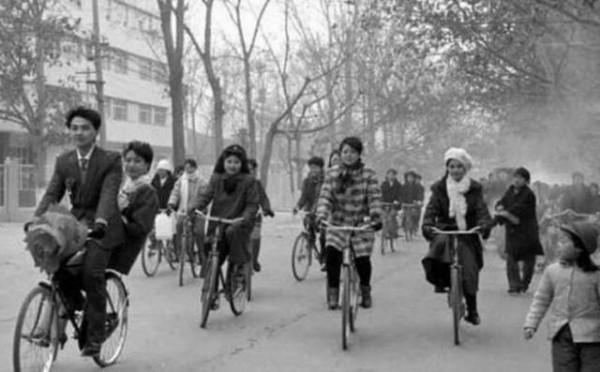 60年代“懸案”：女會計攜全廠工資消失，21年後在水泥地裡發現