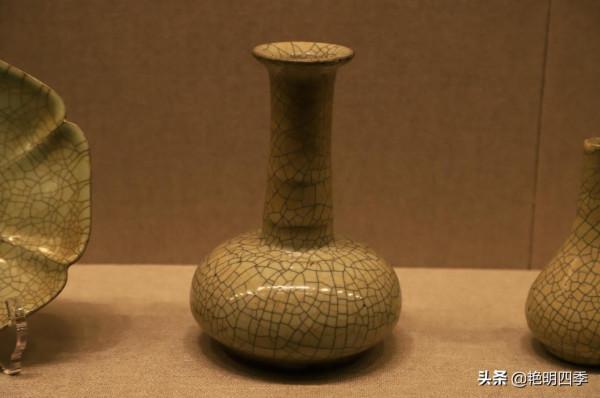 走故宮西路，先看那燦若星河的各代瓷器，彷彿踏入流淌的歷史長河