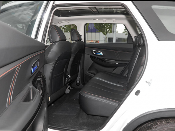 長安歐尚X7 PLUS：主打10萬級市場，體驗1.5T 自動藍鯨版尊貴型！