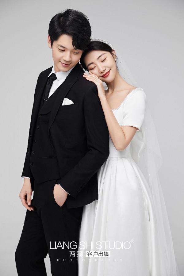 好喜歡我們的婚紗照，感覺怎麼看都不會膩啊