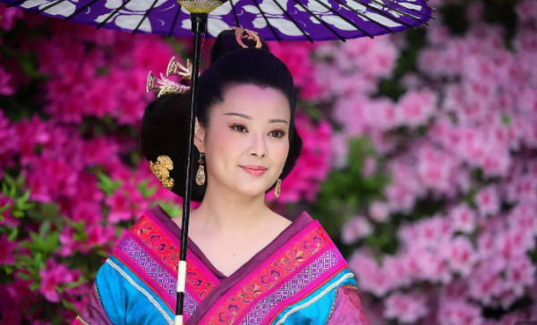 紅毯比美直角肩穩贏、古裝造型斜肩顯氣質，女星肩部較量也有玄機