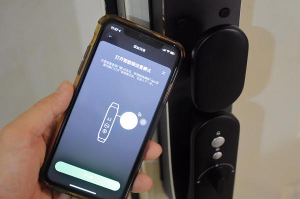 3D人臉識別、影片對講安防監控，給爸媽裝臺德施曼月光寶盒Q8FPro