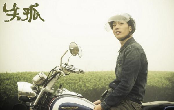 井柏然：出生28天被拋棄，靠奶奶撿垃圾長大，28年後父母來認親