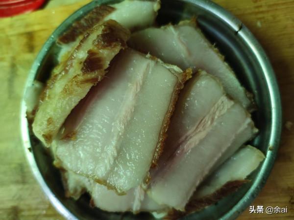 梅菜扣肉。做好的扣肉色澤紅亮誘人好吃