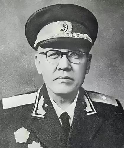 東北軍區副司令員賀晉年遭遇歹徒挑釁,將軍說:你們撞到槍口上了 東北軍區副司令員賀晉年遭遇歹徒挑釁,將軍說:你們撞到槍口上了